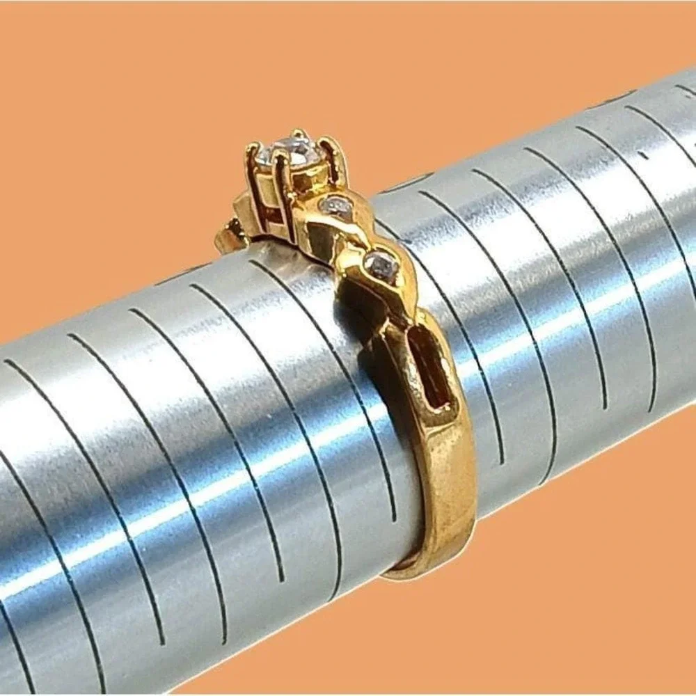 Vintage 90s Gold Tone Infinity Band Ring with Round Clear Stone Accents Size‎ 7